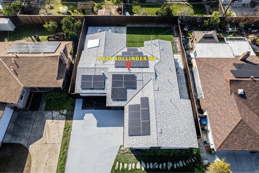 Welcome to this charming 4-bedroom, 2-bathroom home located in - photo 30