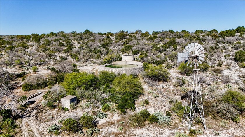 Welcome to your private hunting paradise in Del Rio, Texas. This - photo 6