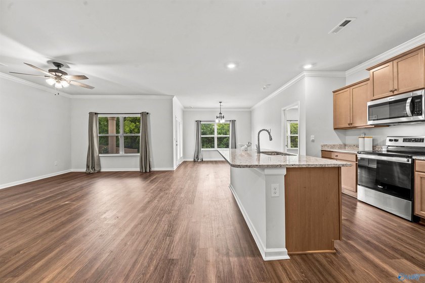 Great location near Research Park Blvd. Upgraded, 3 year old - photo 11