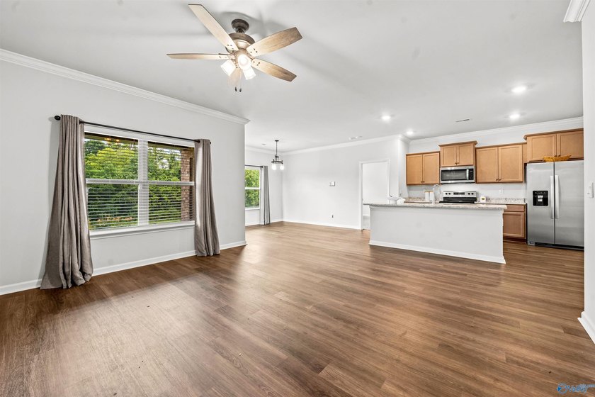 Great location near Research Park Blvd. Upgraded, 3 year old - photo 13