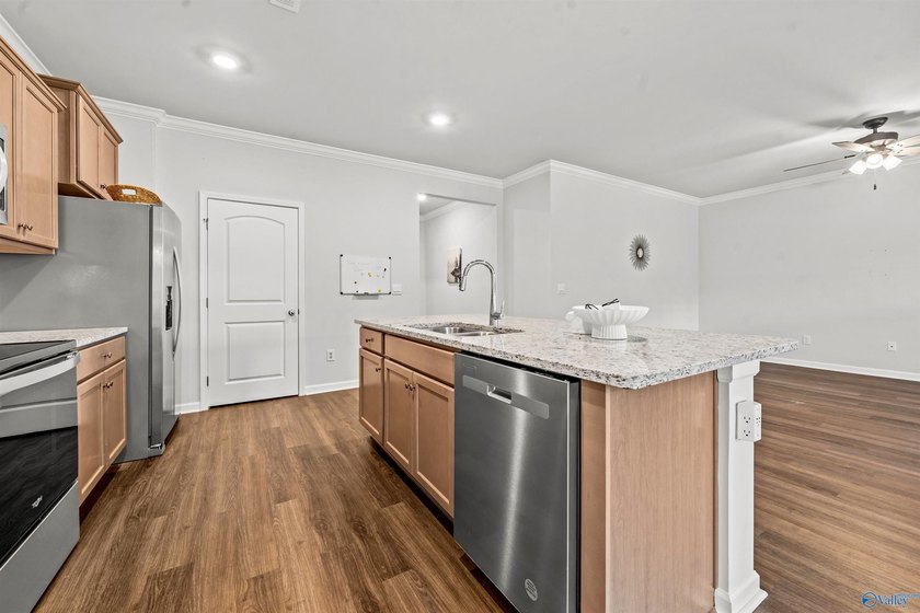 Great location near Research Park Blvd. Upgraded, 3 year old - photo 20