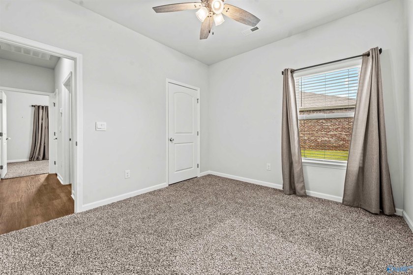 Great location near Research Park Blvd. Upgraded, 3 year old - photo 29