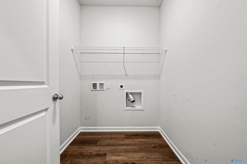 Great location near Research Park Blvd. Upgraded, 3 year old - photo 31