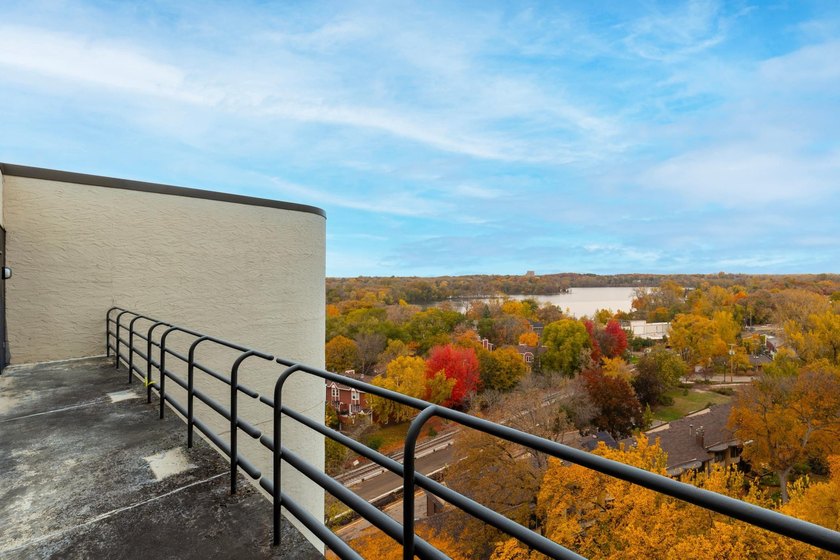 Rare Top-Floor Penthouse with unbelievable Views of Bde Maka Ska - photo 6