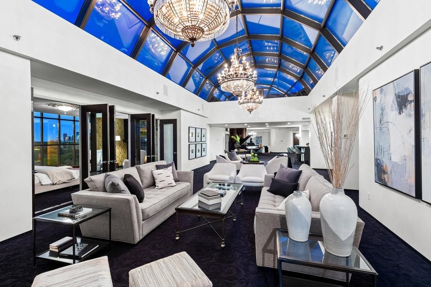 Rare Top-Floor Penthouse with unbelievable Views of Bde Maka Ska - photo 10