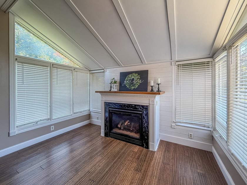 Spacious 4 bedroom, 2.5 bath home with a 4 car garage on over - photo 11
