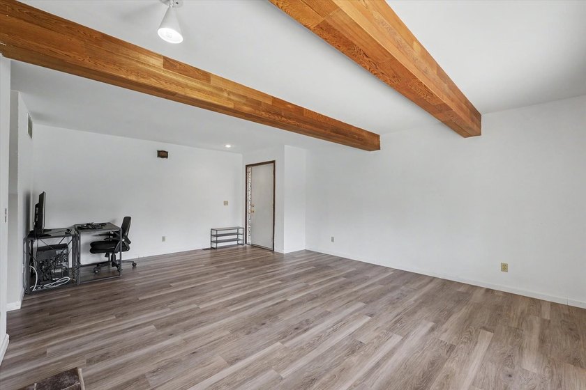 Rare opportunity to own a beautifully maintained first-floor - photo 11