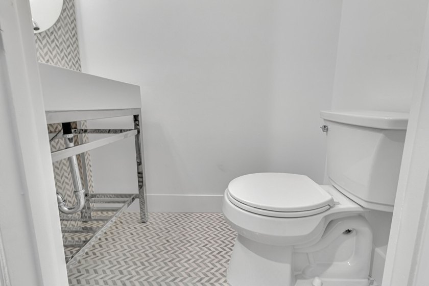 Completely renovated and professionally designed 2-bedroom, 2 - photo 14