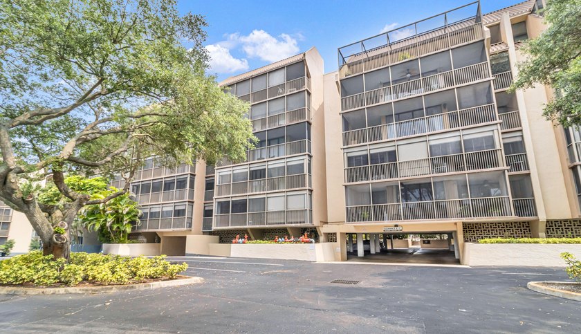 Completely renovated and professionally designed 2-bedroom, 2 - photo 20
