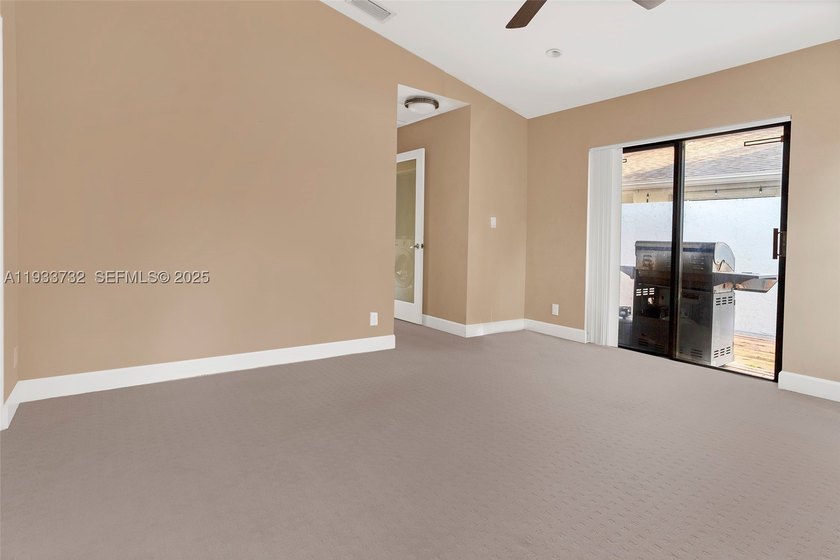 Welcome to easy living in this beautifully updated 3-bedroom - photo 10