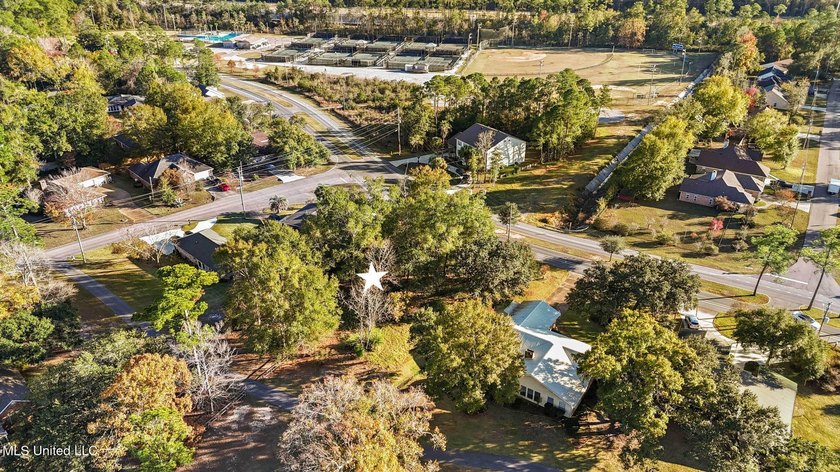 Build your dream home on this incredible lot with beautiful - photo 4
