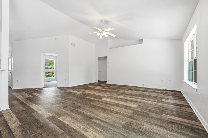 Welcome home to this beautifully maintained brick residence - photo 11