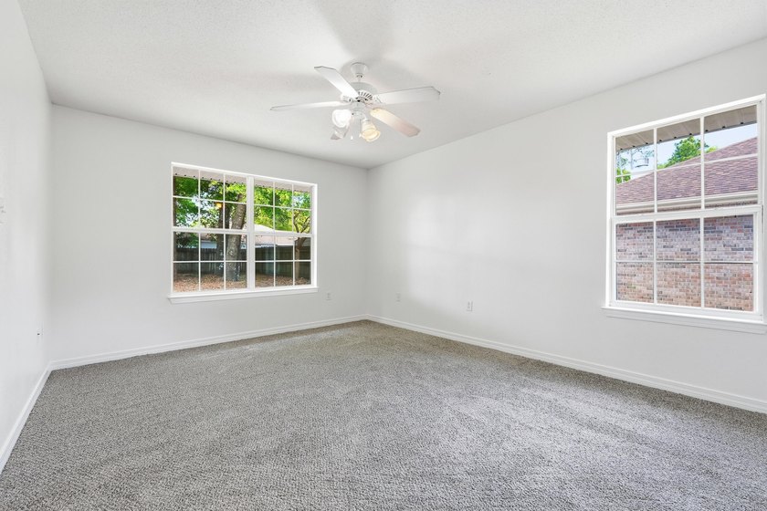 Welcome home to this beautifully maintained brick residence - photo 21