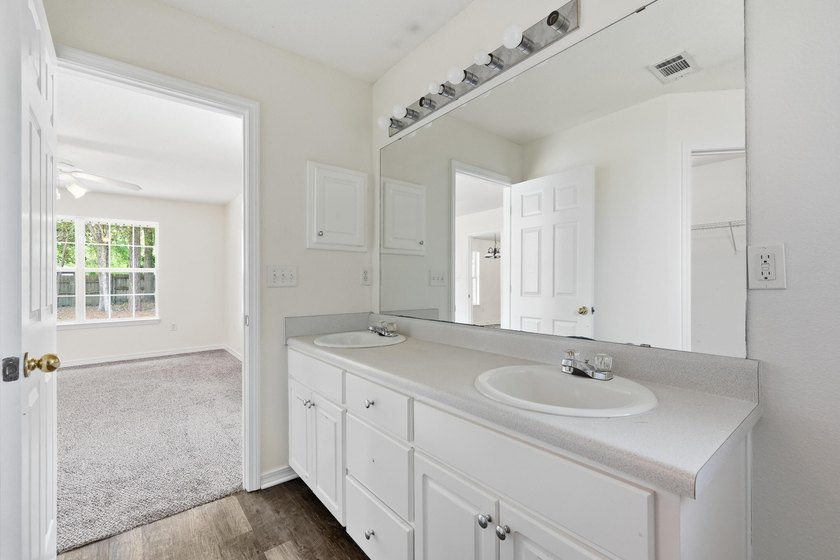 Welcome home to this beautifully maintained brick residence - photo 25