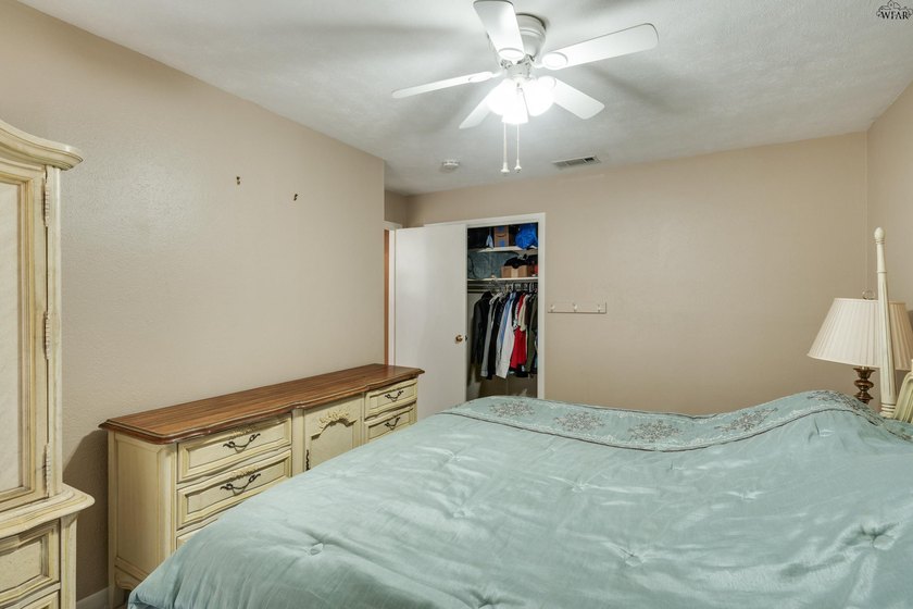 Quiet Colonial Park cul-de-sac location with the space and - photo 29