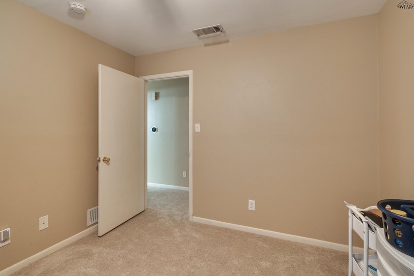 Quiet Colonial Park cul-de-sac location with the space and - photo 34