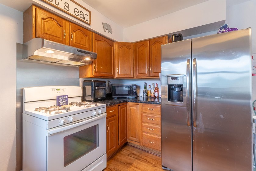 Move-in ready with numerous recent updates, this well-maintained - photo 10