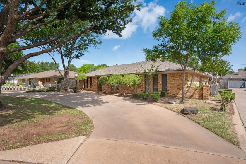 Quiet Colonial Park cul-de-sac location with the space and - photo 40