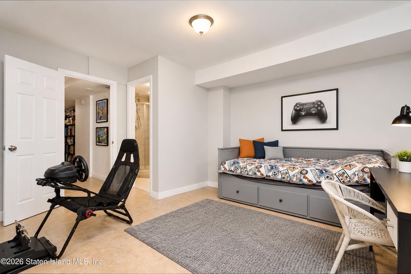 Welcome to 209 Sommer Avenue! This gorgeous 1-family, 3 bedroom - photo 23