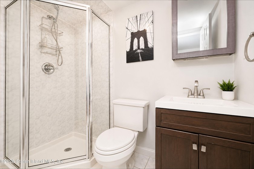 Welcome to 209 Sommer Avenue! This gorgeous 1-family, 3 bedroom - photo 25