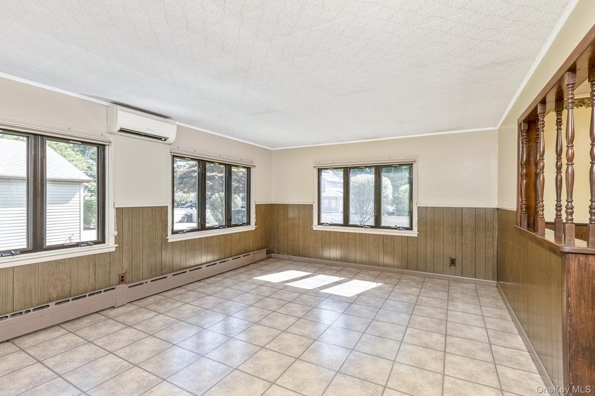 Welcome to this spacious and meticulously maintained home - photo 15