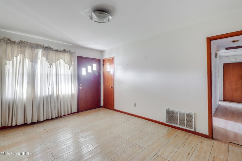 PROPERTY SOLD AS-IS - CASH or CONVENTIONAL ONLY. This FIXER - photo 4