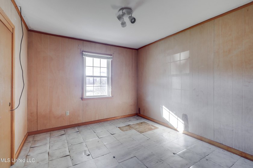 PROPERTY SOLD AS-IS - CASH or CONVENTIONAL ONLY. This FIXER - photo 8