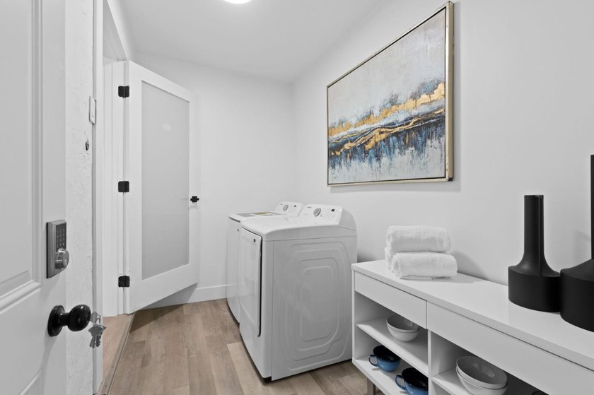 Transparent Pricing! This charming and spacious home w/ an ADU - photo 12