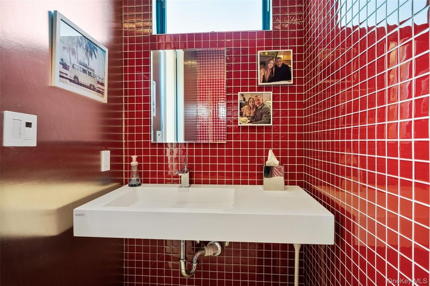 Experience unparalleled luxury in this custom modern estate - photo 15