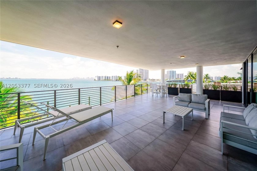 Welcome to one of Miami beach's most exclusive waterfront - photo 20