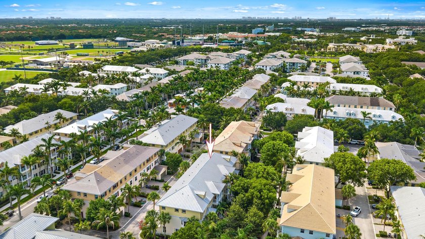 Welcome to Antigua at Town Center, where comfort, style, and an - photo 21