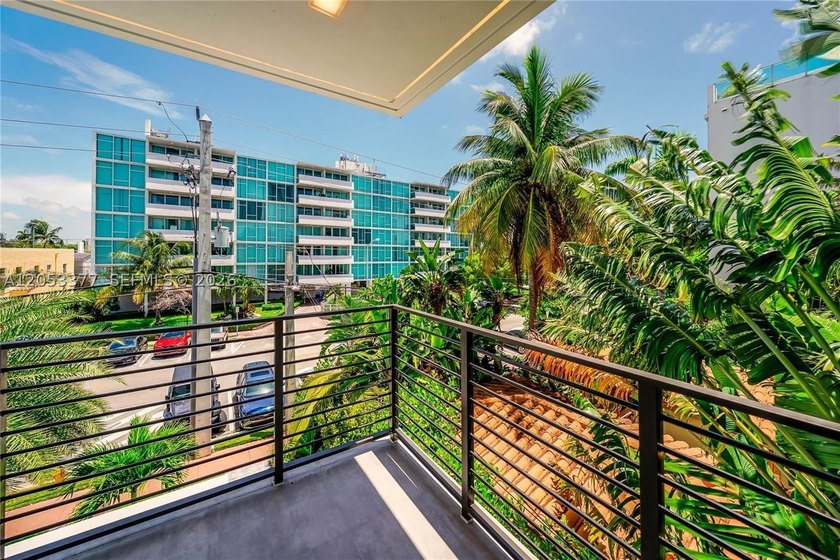 Welcome to one of Miami beach's most exclusive waterfront - photo 31