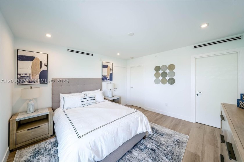 Welcome to one of Miami beach's most exclusive waterfront - photo 34