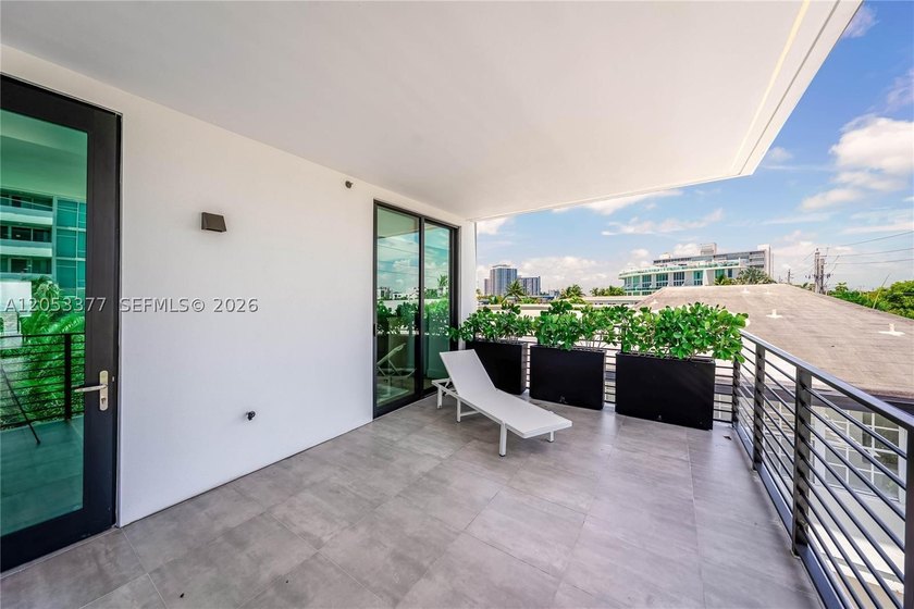 Welcome to one of Miami beach's most exclusive waterfront - photo 38