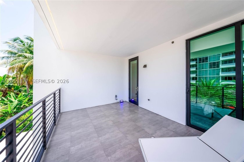 Welcome to one of Miami beach's most exclusive waterfront - photo 39