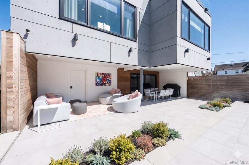 Experience unparalleled luxury in this custom modern estate - photo 42
