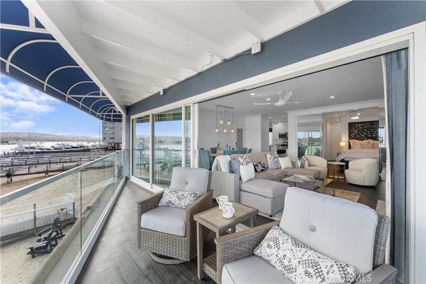 Gorgeous throughout, with a spectacular view - this 2 bedroom 2 - photo 3