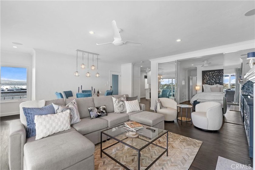 Gorgeous throughout, with a spectacular view - this 2 bedroom 2 - photo 6