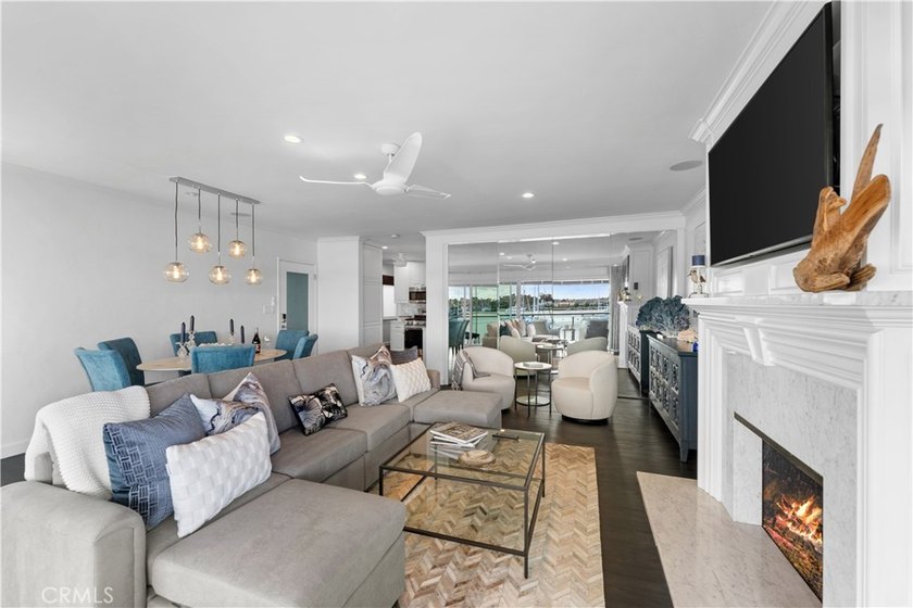Gorgeous throughout, with a spectacular view - this 2 bedroom 2 - photo 9