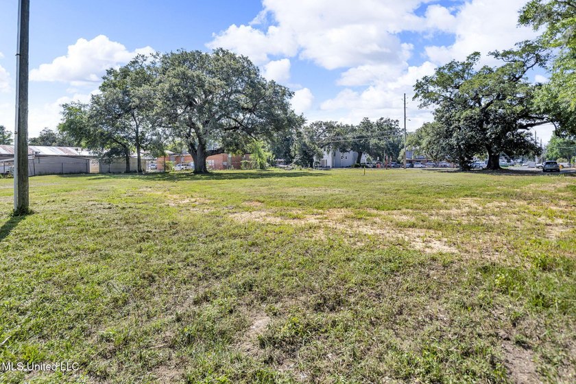 Cleared lot in the heart of Biloxi. At one time was the location - photo 11