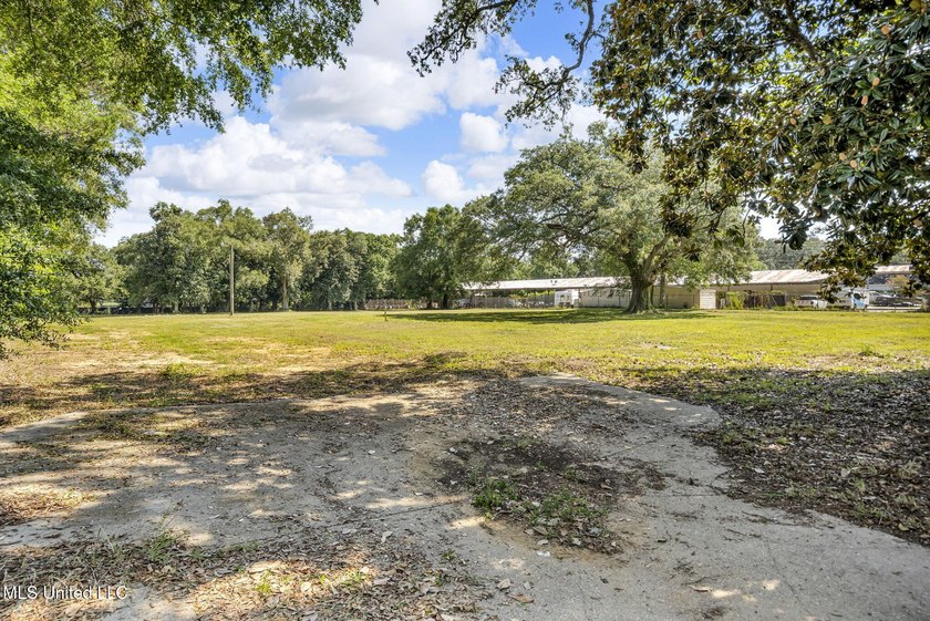 Cleared lot in the heart of Biloxi. At one time was the location - photo 13