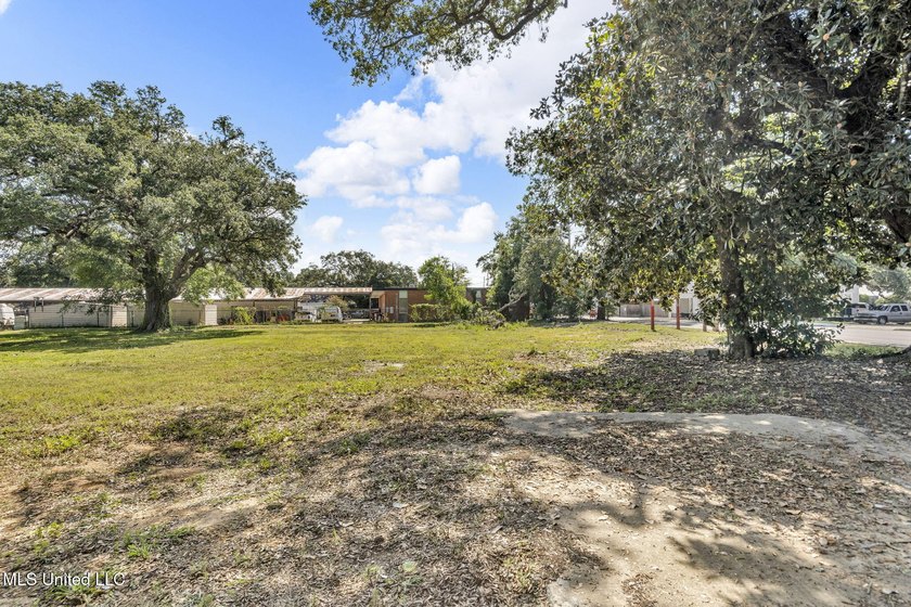 Cleared lot in the heart of Biloxi. At one time was the location - photo 15