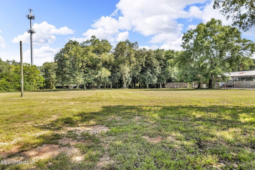 Cleared lot in the heart of Biloxi. At one time was the location - photo 17