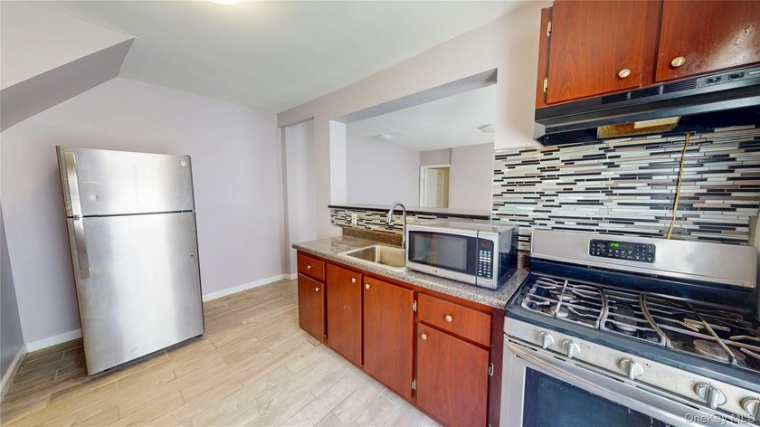 Rare Investment Opportunity - Beautiful Brick Quadruplex. This - photo 11