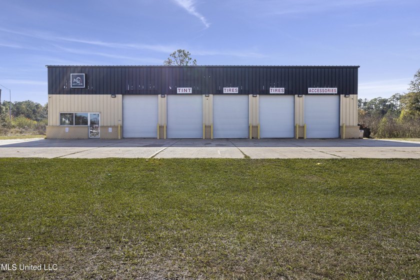 This versatile commercial investment property features multiple - photo 2