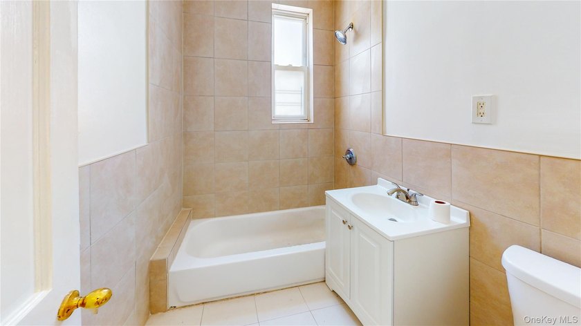 Rare Investment Opportunity - Beautiful Brick Quadruplex. This - photo 12