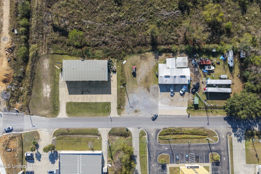 This versatile commercial investment property features multiple - photo 5