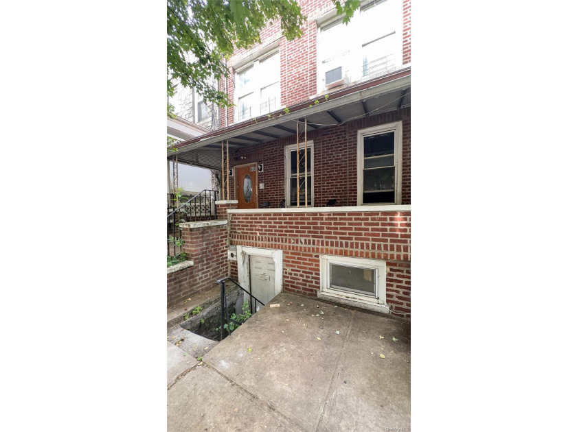 Rare Investment Opportunity - Beautiful Brick Quadruplex. This - photo 15