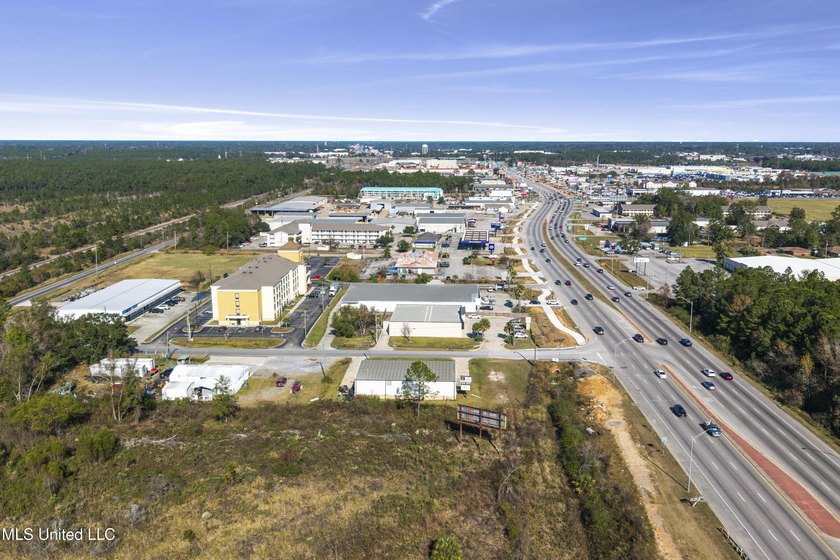 This versatile commercial investment property features multiple - photo 7