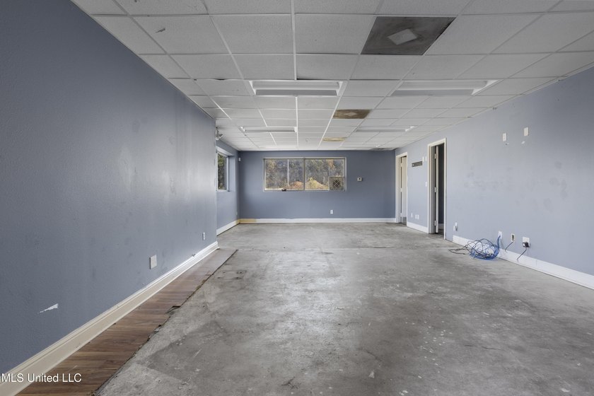 This versatile commercial investment property features multiple - photo 9